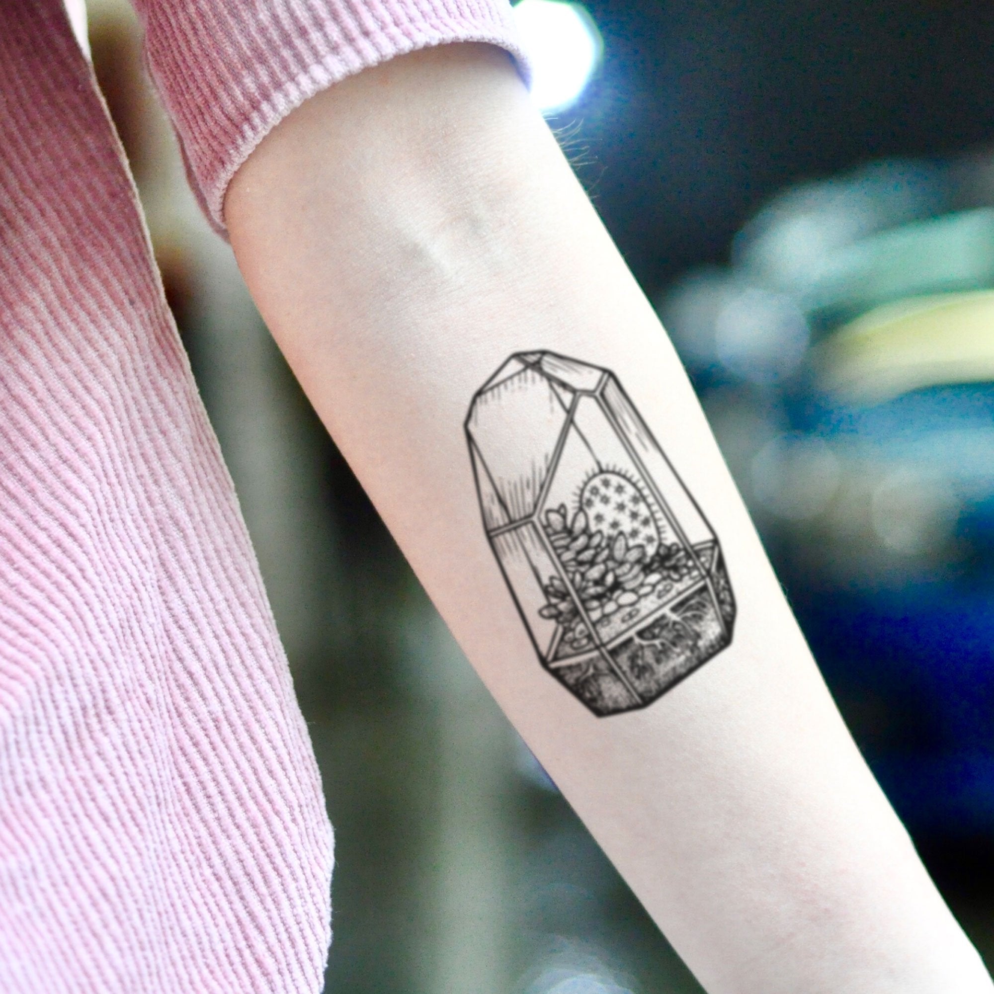 Crystal & Hands Logo Design, Boho Witch Artwork, Phone Wallpaper, Minimal  Tattoo, | Crystal tattoo, Hand logo, Crystal illustration